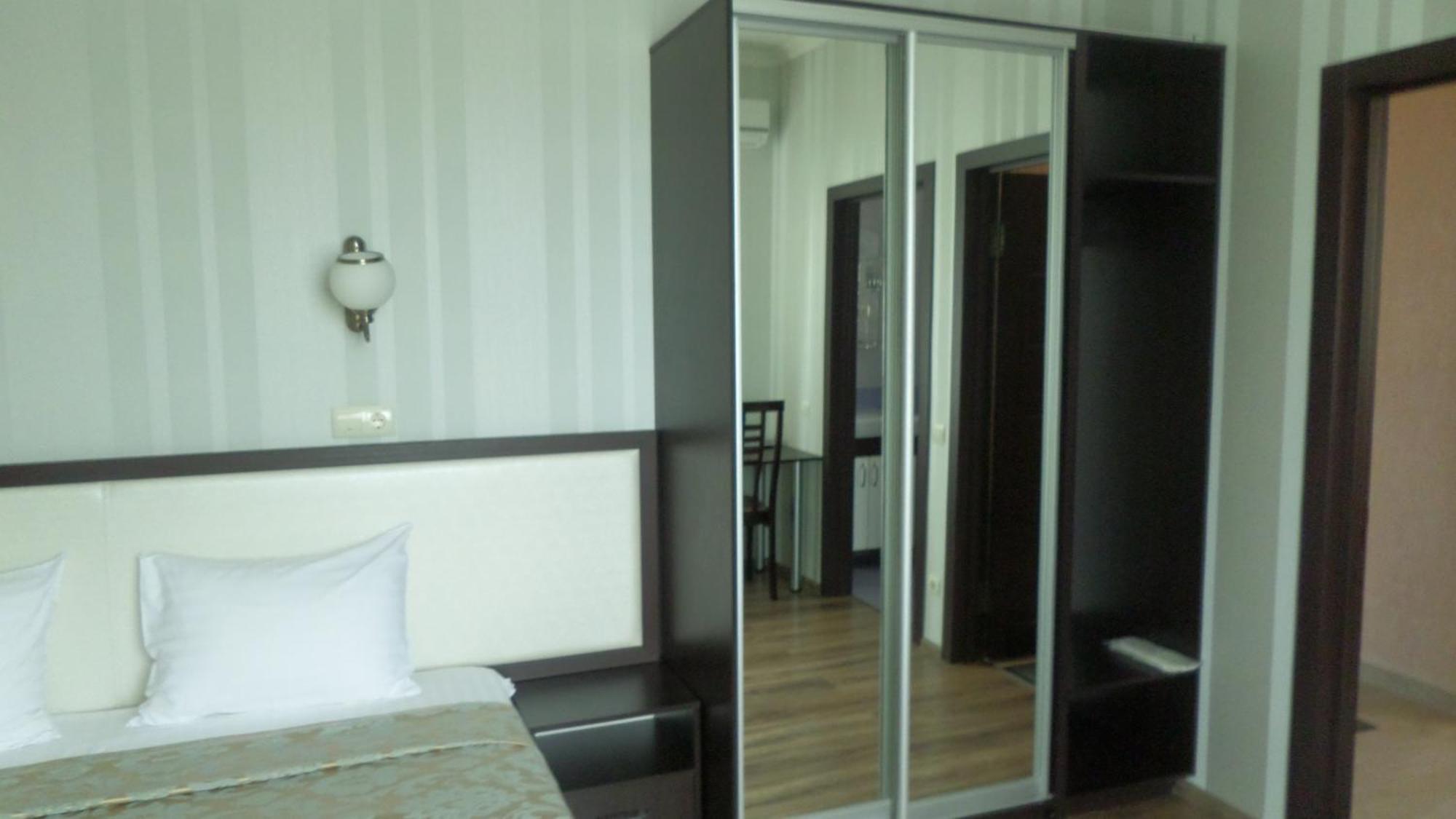 Royal Hotel Kharkiv Ruang foto