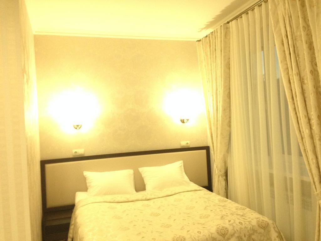 Royal Hotel Kharkiv Bagian luar foto