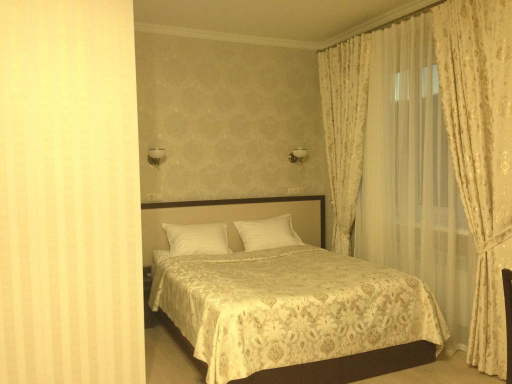 Royal Hotel Kharkiv Bagian luar foto