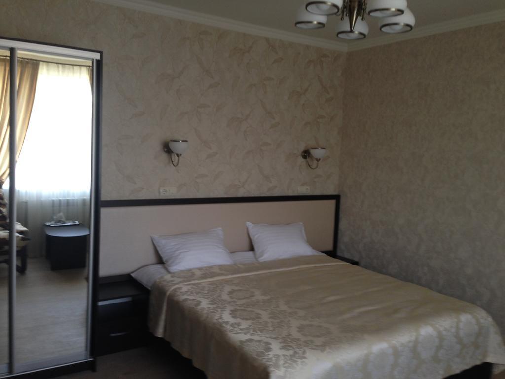 Royal Hotel Kharkiv Bagian luar foto